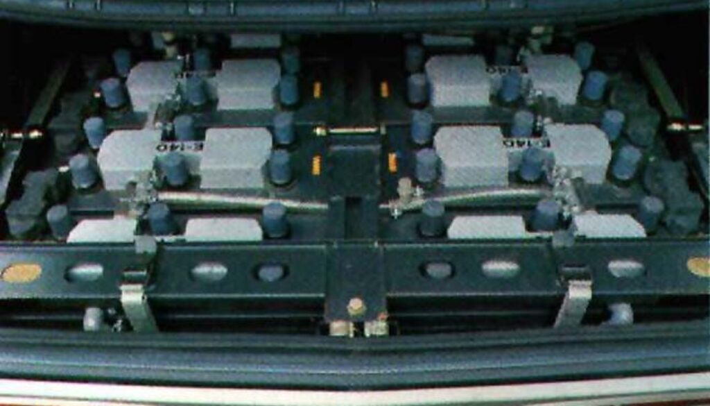 Nissan-laurel-1974-c130-ev-pic2